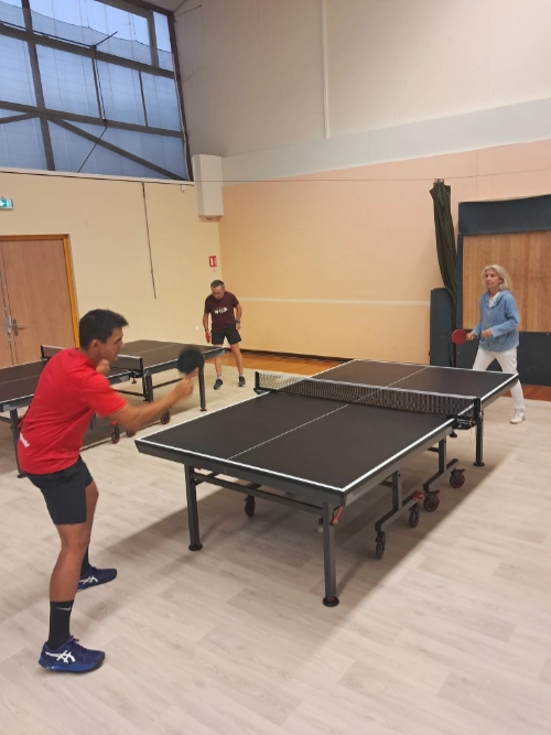 Séance d’entraînement du club L’Espadon de tennis de table au Croisic.