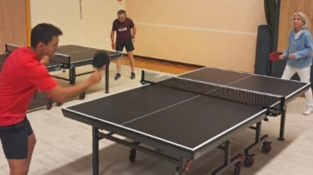 Entraînement du club L’Espadon de tennis de table au Croisic.