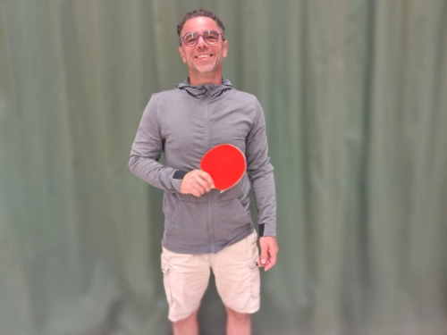 Joueur du club L’Espadon lors d’une séance de tennis de table au Croisic.