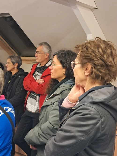 Membres du Running Club Croisicais assistant à la présentation de la SNSM avant la remise du don.
