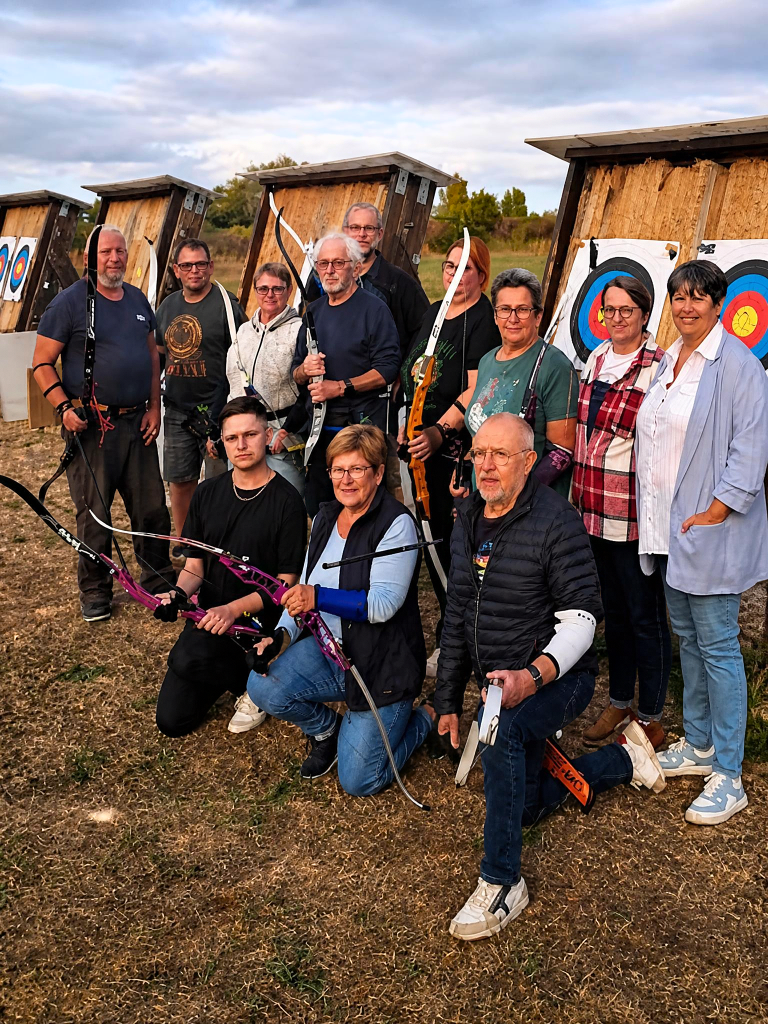 Groupe de la section tir à l’arc au Croisic réuni devant les cibles